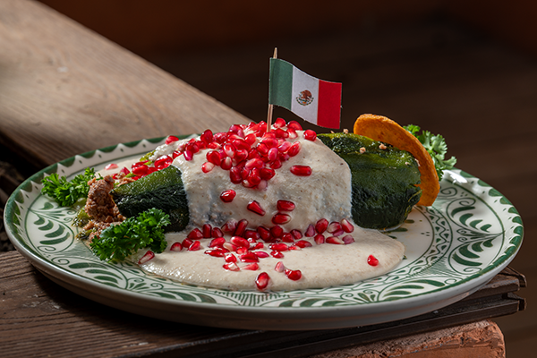 Los Panchos inicia la temporada de Chiles en nogada con su receta familiar de hace 80 años